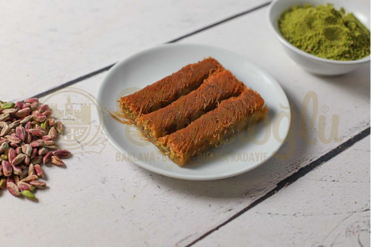 Fıstıklı Kadayıf Sarma